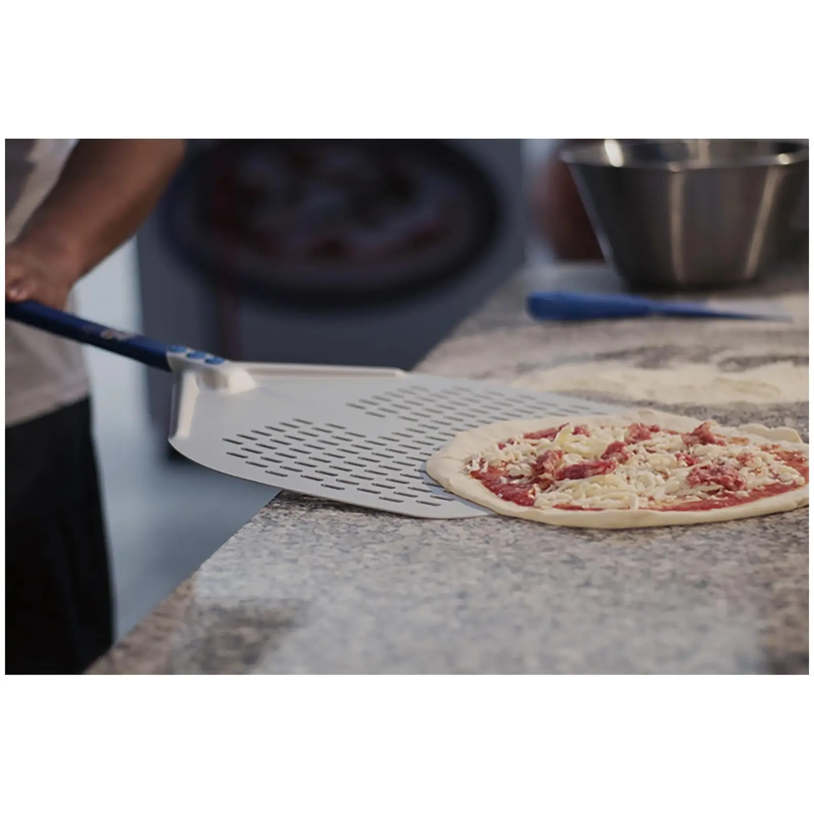 Łopata do pizzy - 45 x 45 cm - perforowana - uchwyt: 120 cm - aluminium anodowane